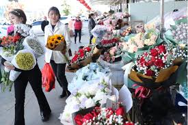 China’s Youth Embrace New Lifestyle Trend with Flowers