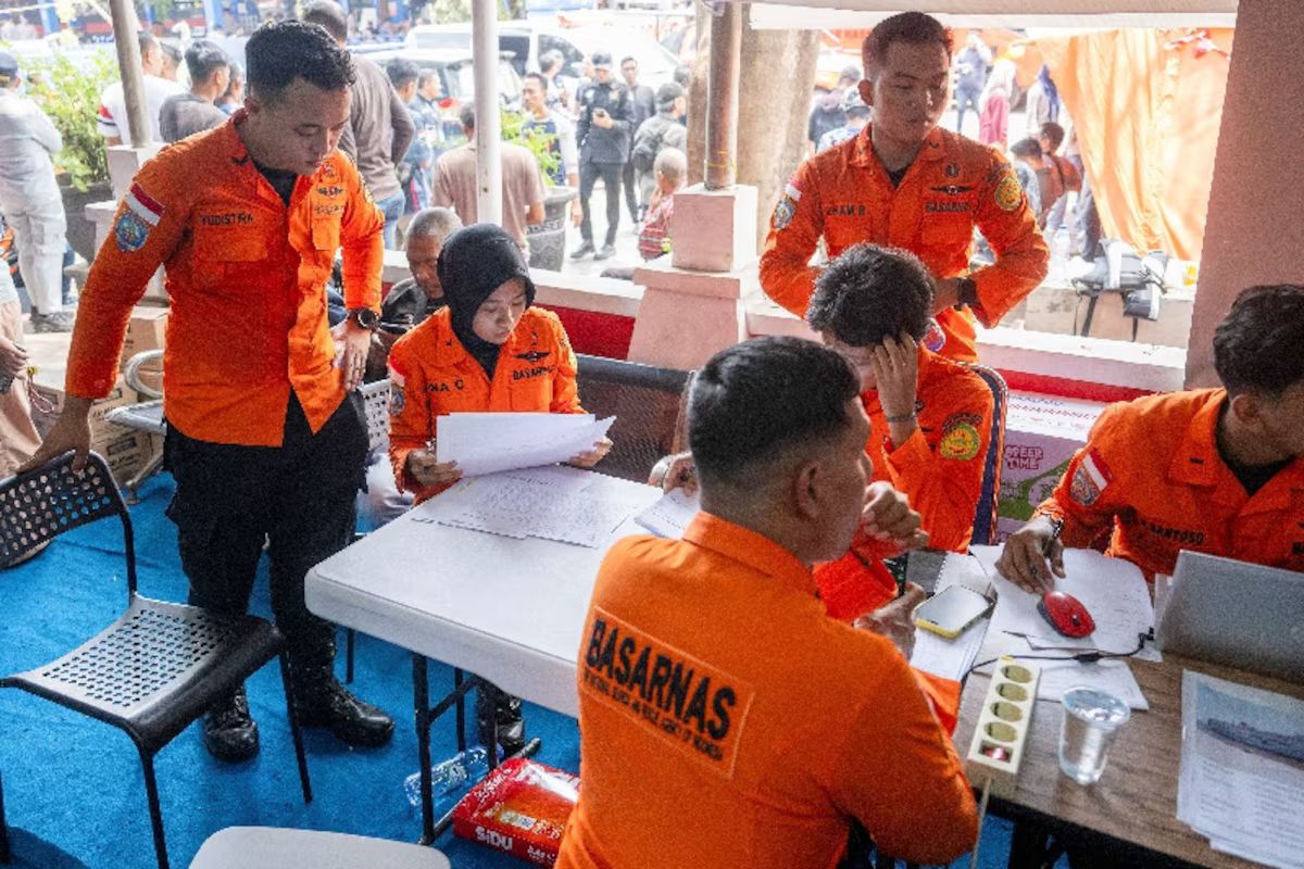 6 Dead, 140 Missing After Indonesian Ship Sinks in Java Sea