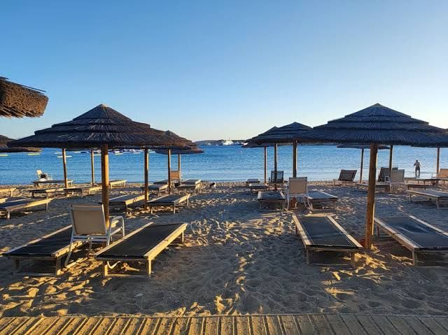 Elderly Man, 82, Dies After Beach Fight in Greece
