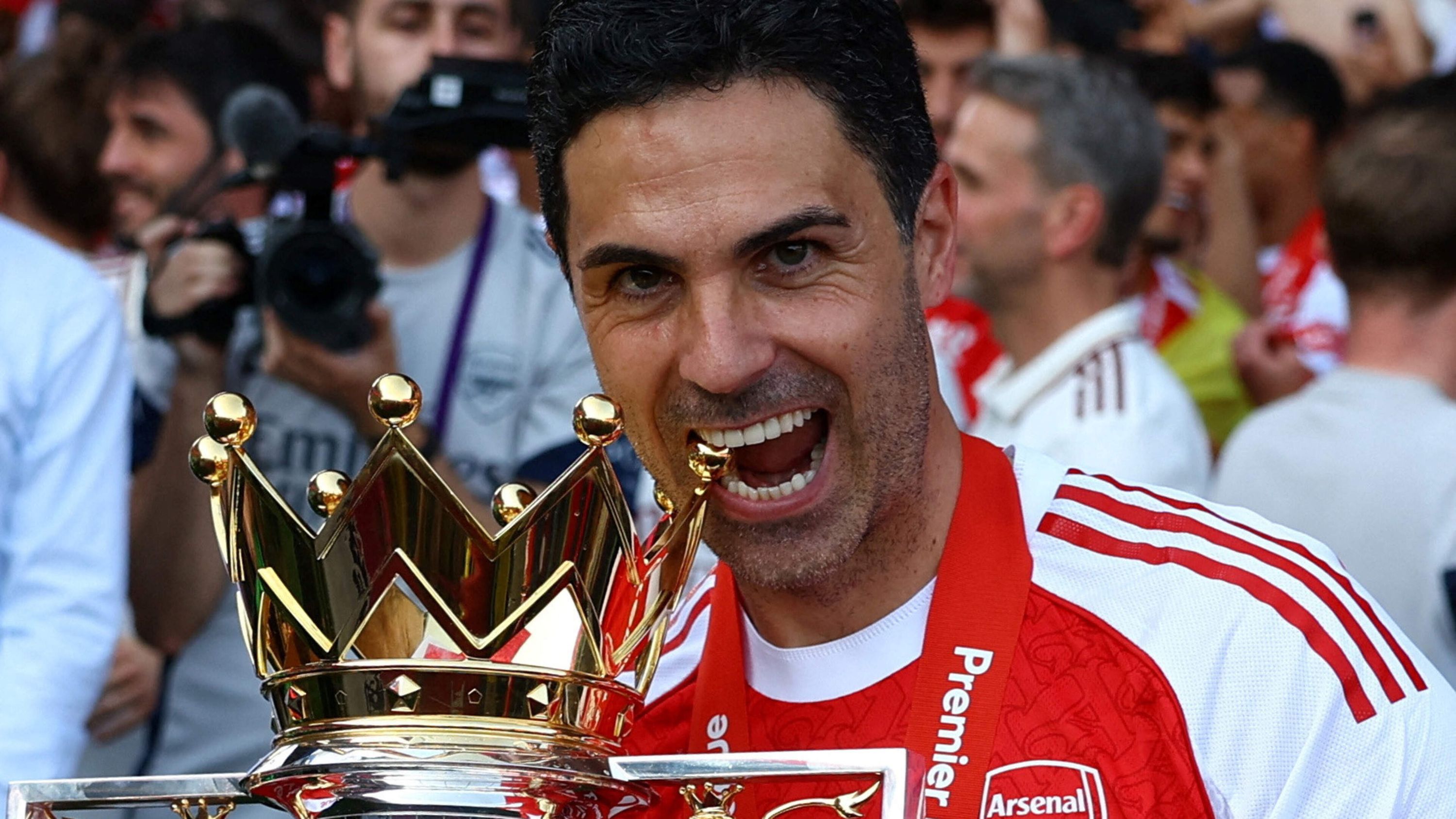 Mikel Arteta Signs New Contract With Arsenal